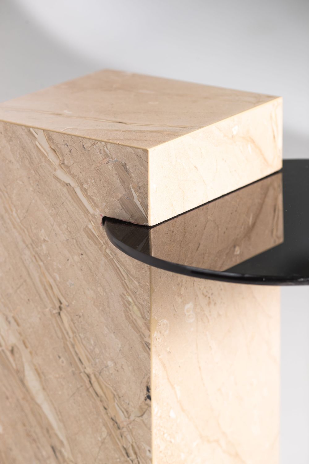 Arka Table - Mahogni