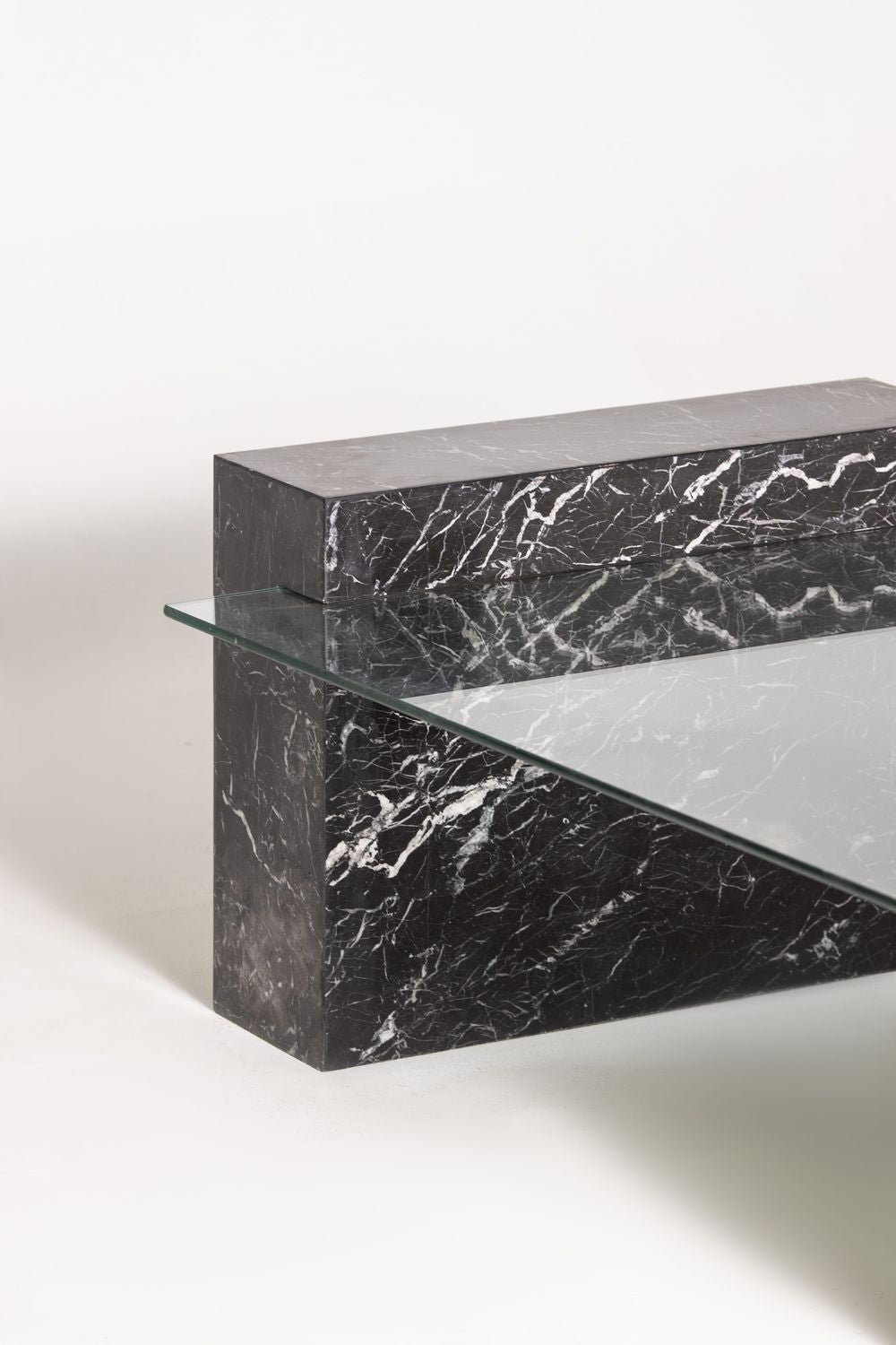 Dou Table - Modern Coffee Table with Dual Black Marble Bases and Clear Glass Top by Mahogni