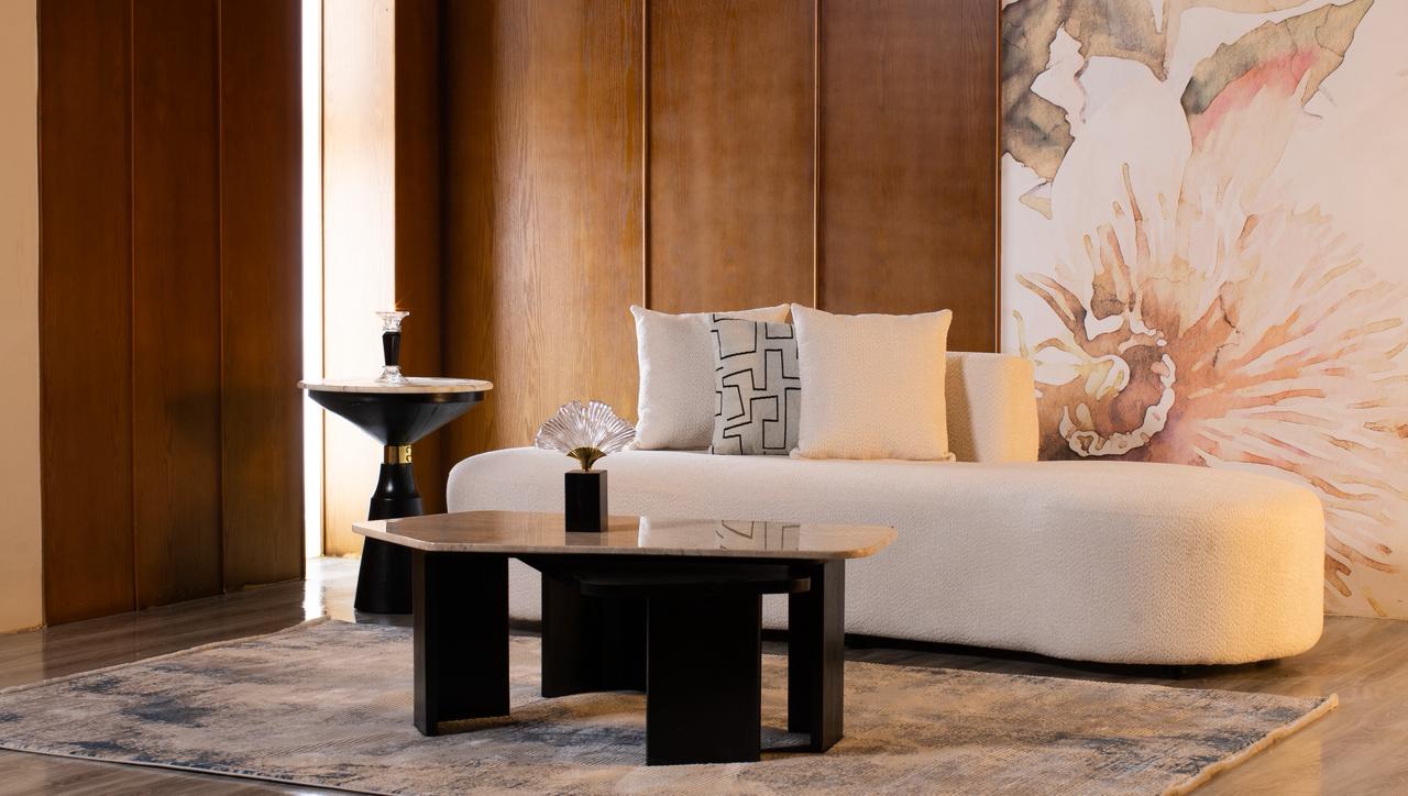 Luna Modern Serpentine Sofa - White Textures - Mahogni