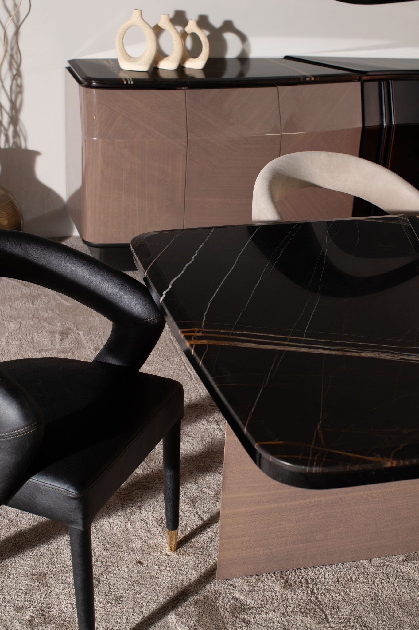 Black Eye Dining Room - Pre Order - Mahogni