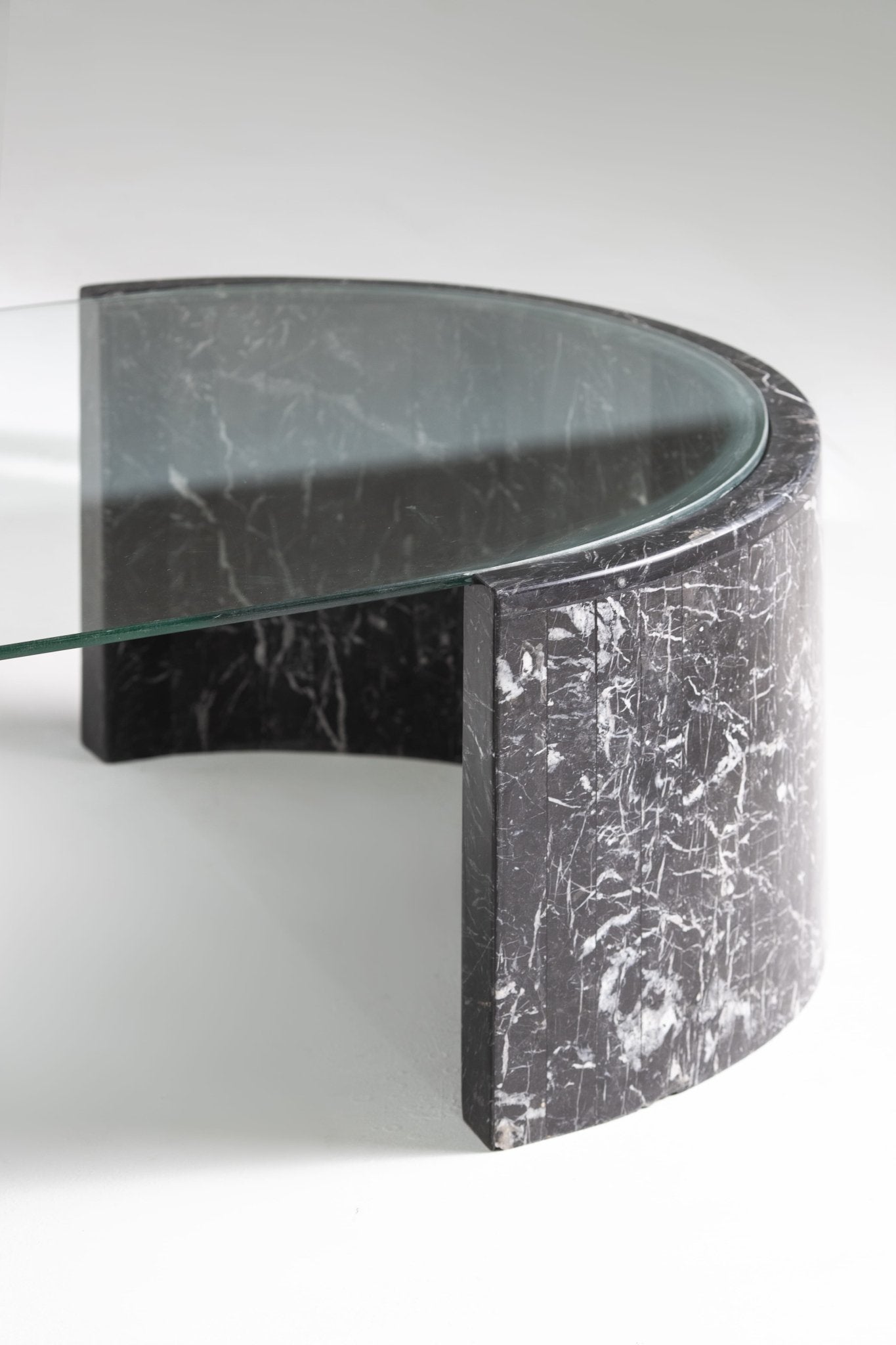Pilar Modern Coffee Table with Black Marble Sphere and Glass Top - Mahogni Furniture