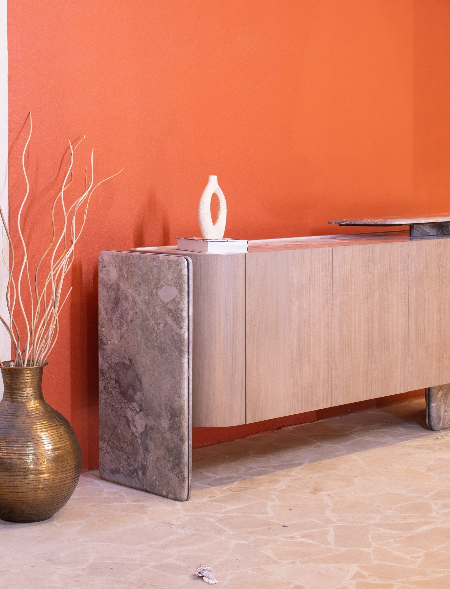 Glam Marble Dining Table with Bucket Style Chairs - Mahogni Furniture.