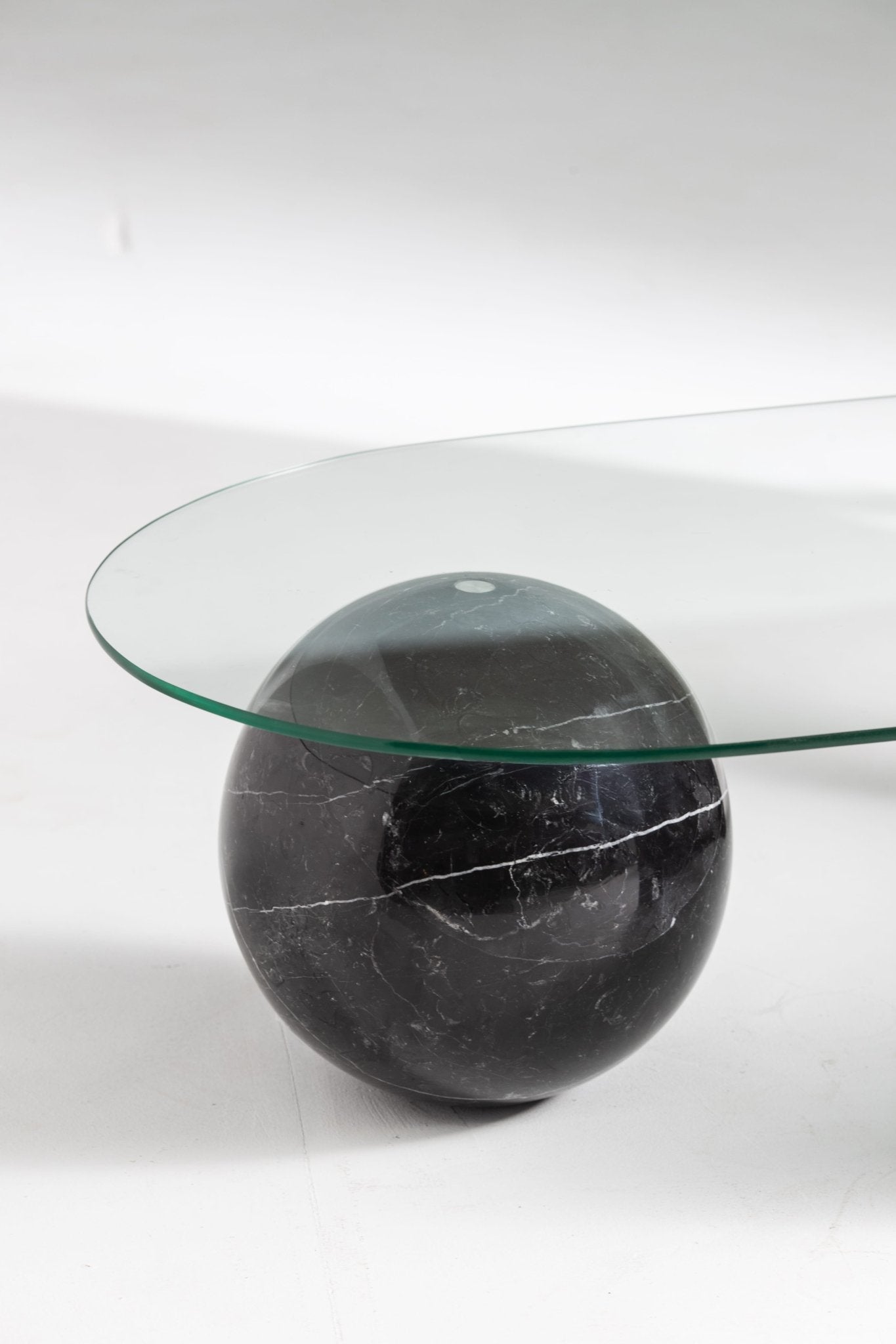 Pilar Modern Coffee Table with Black Marble Sphere and Glass Top - Mahogni Furniture