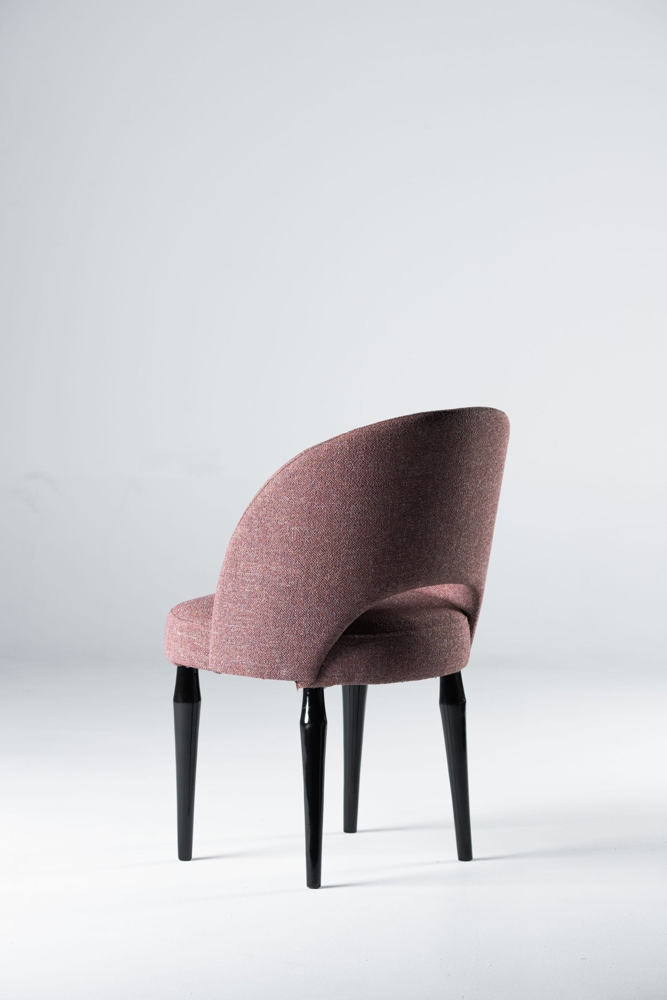Elara Chair - Contemporary dusty rose tweed accent chair with black tapered legs by Mahogni