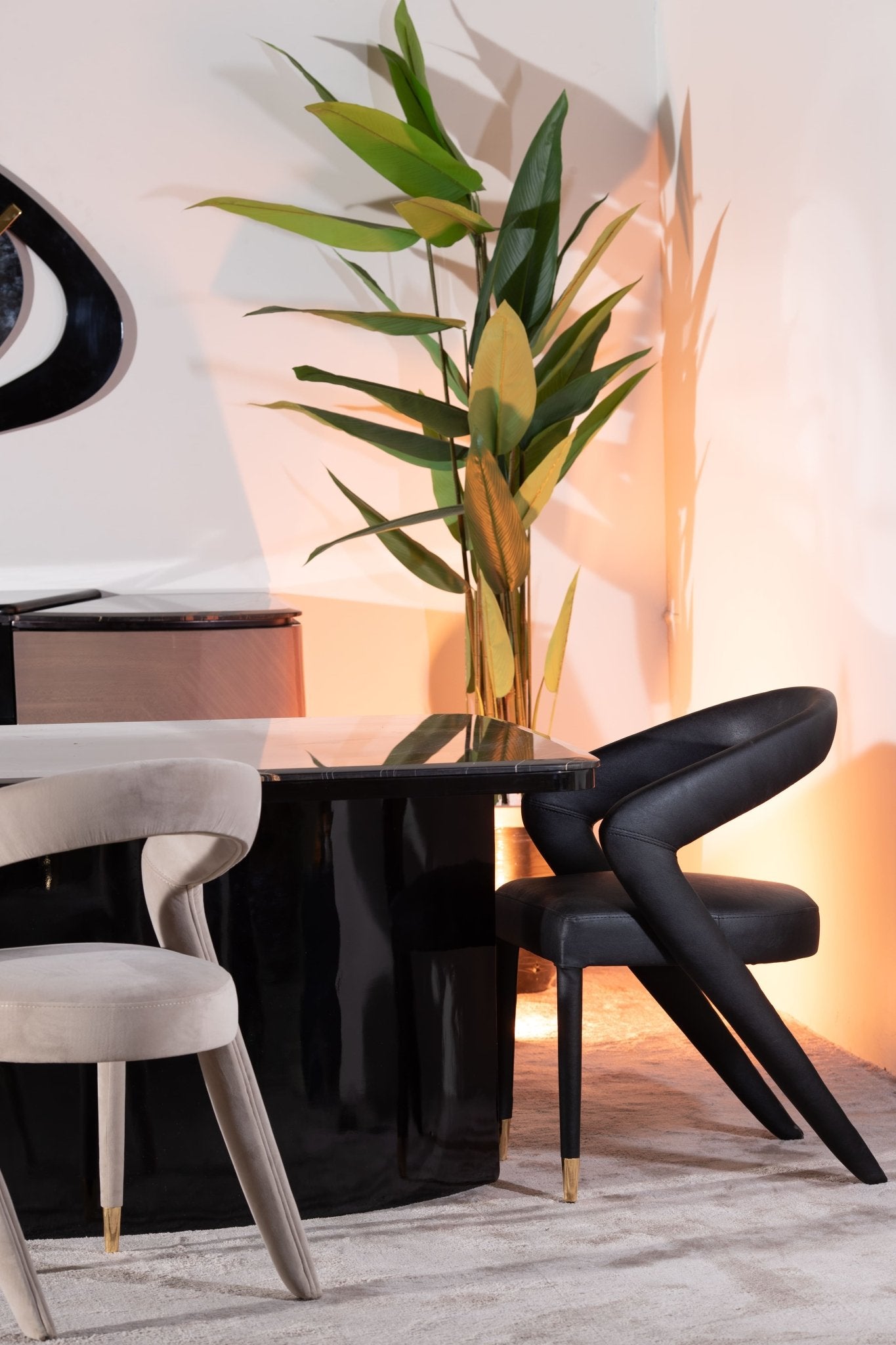 Black Eye Dining Room - Pre Order - Mahogni