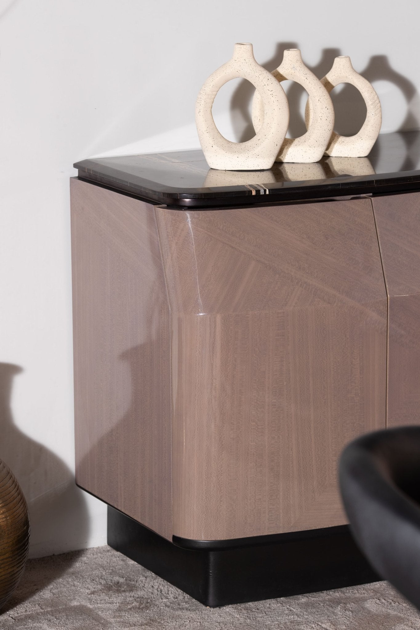 Black Eye Dining Room - Pre Order - Mahogni