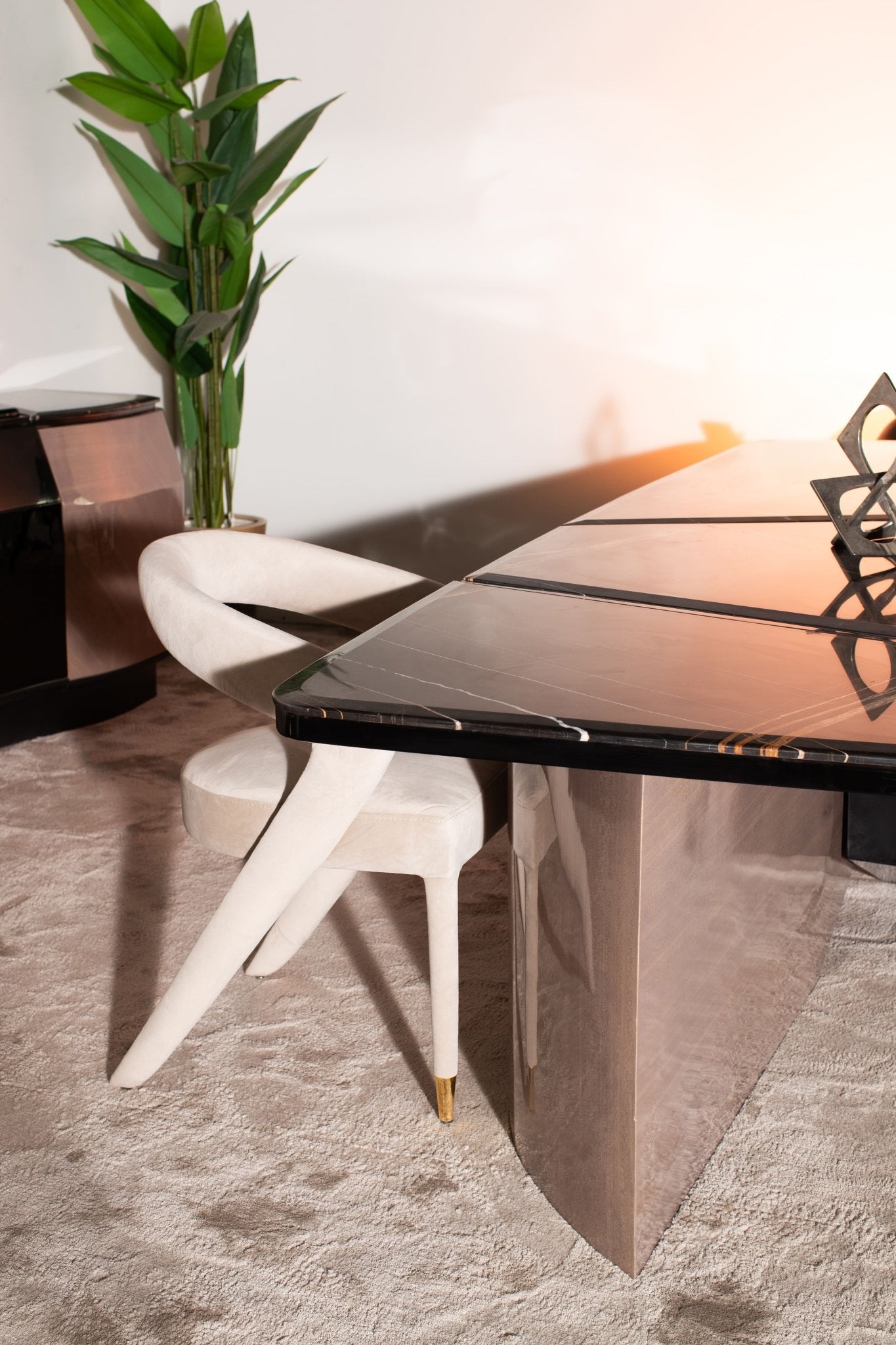 Black Eye Dining Room - Pre Order - Mahogni