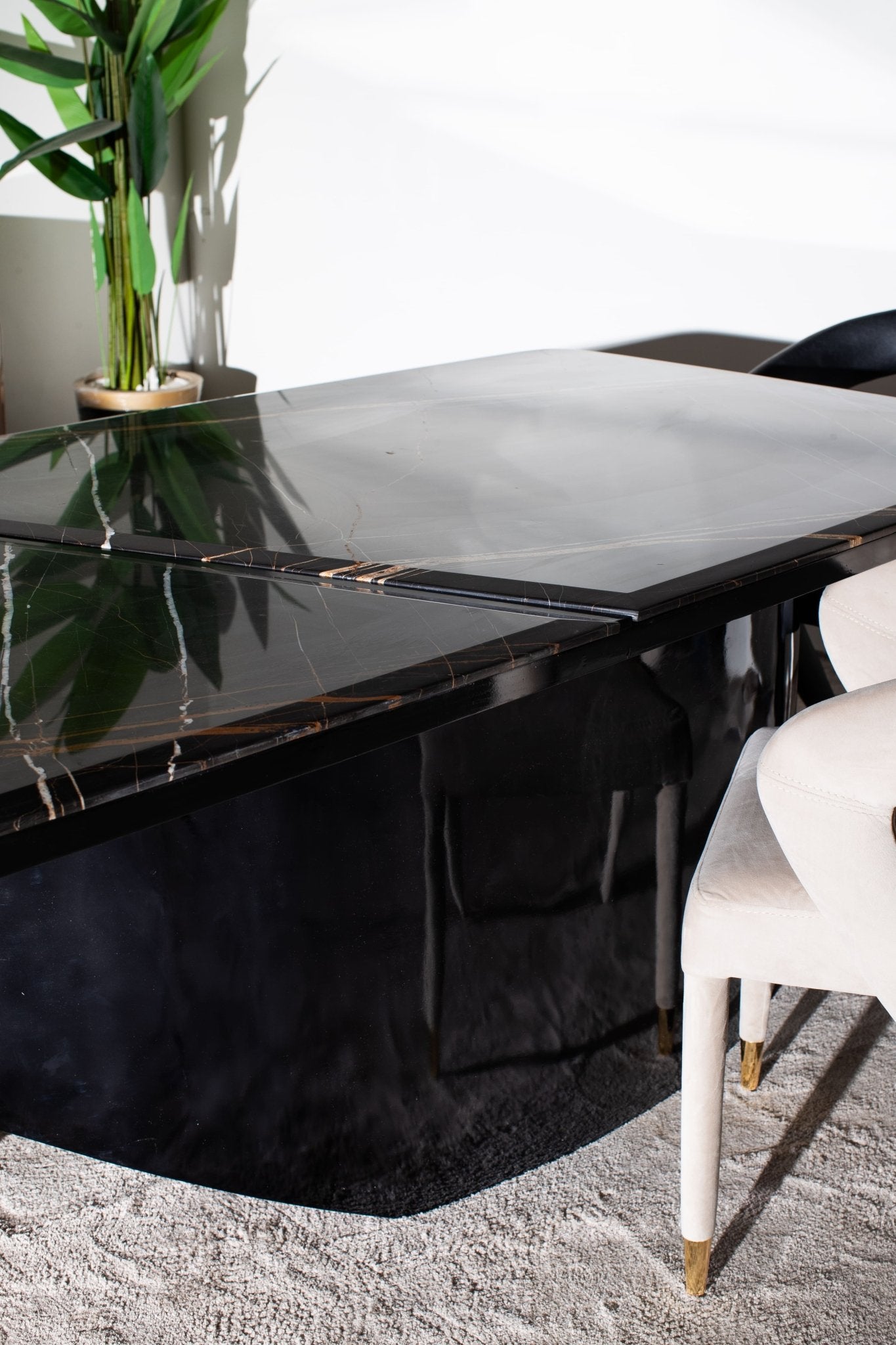 Black Eye Dining Room - Pre Order - Mahogni