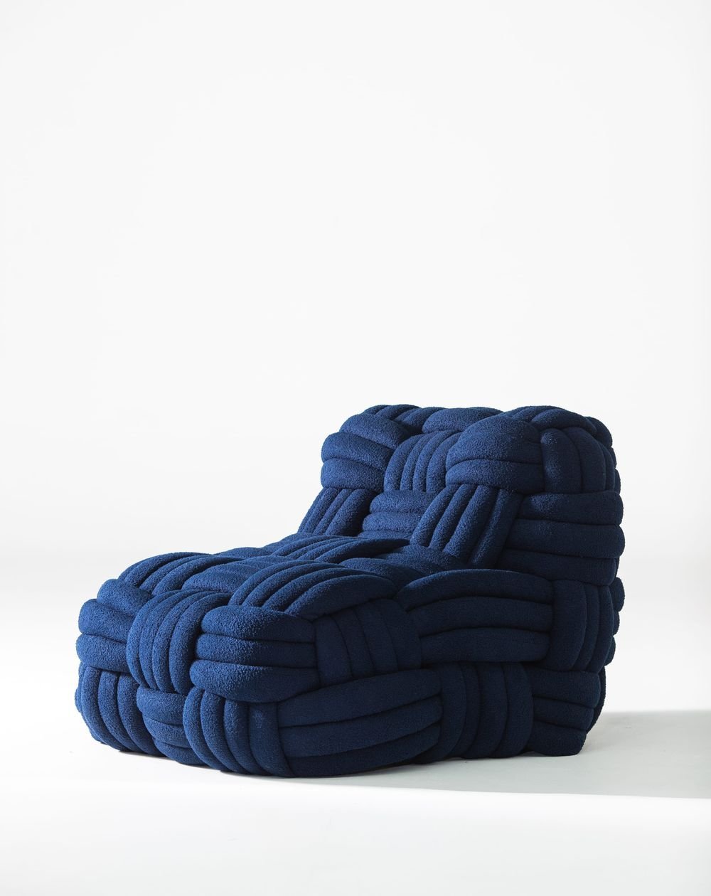 Armchair - قطعة الأناقة التي تكتمل بها فخامة منزلك - Mahogni