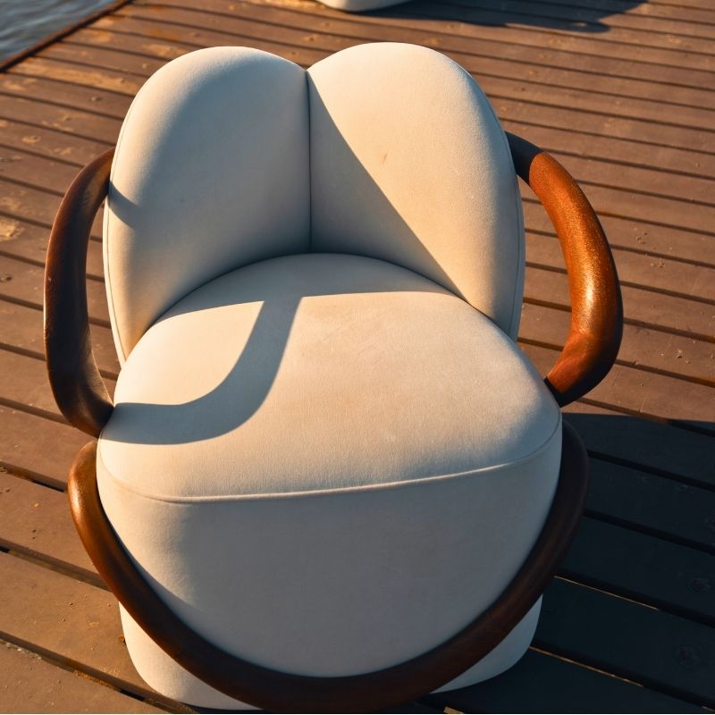 Lopra Chair - Armchair with Curved Dark Wood Frame | Mahogni 