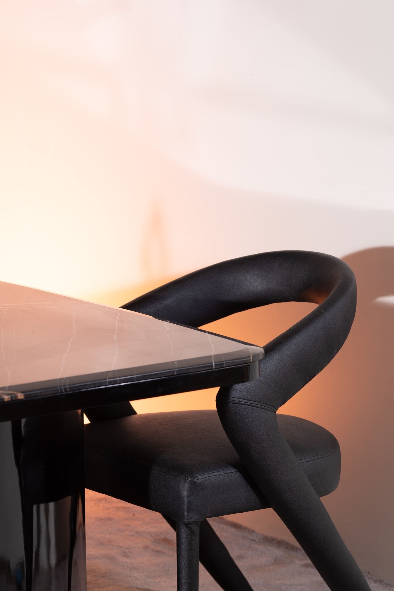 Black Eye Dining Room - Pre Order - Mahogni