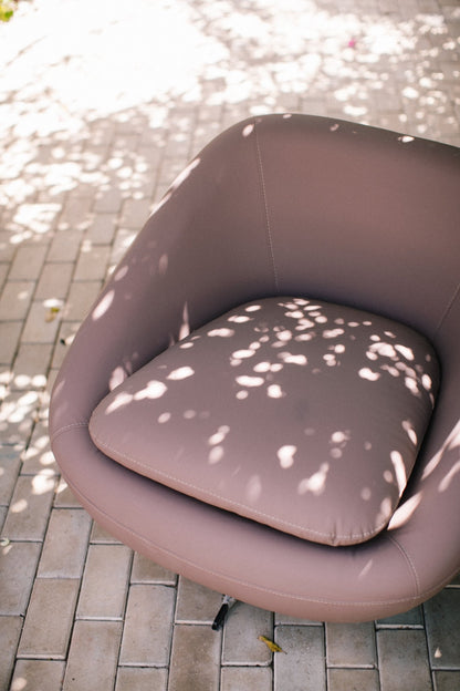 Modern Blush Pink Swivel Cushion Chair with Metal Base - Mahogni Furniture.