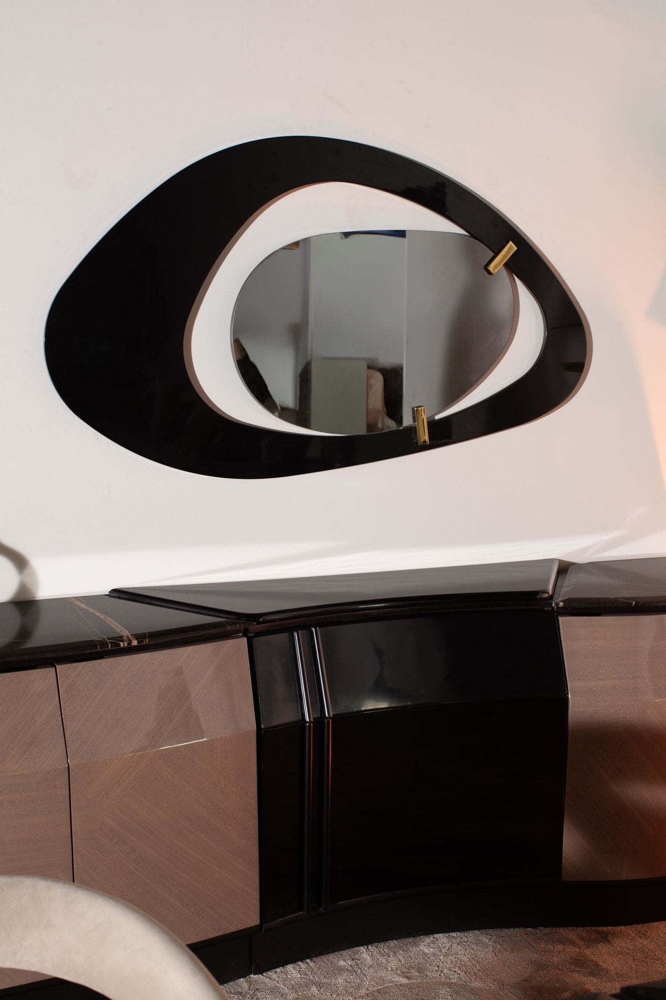 Black Eye Dining Room - Pre Order - Mahogni