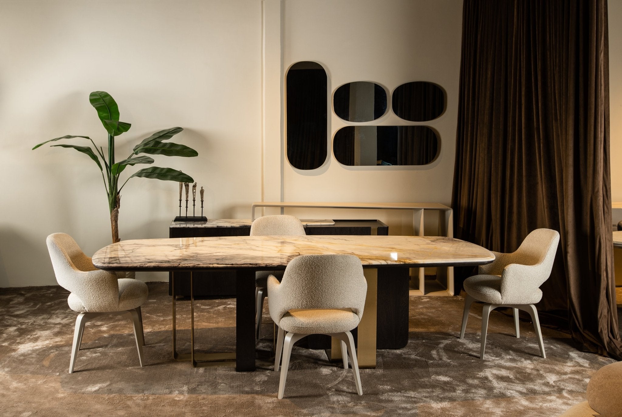 Kavar Dining Room - Mahogni