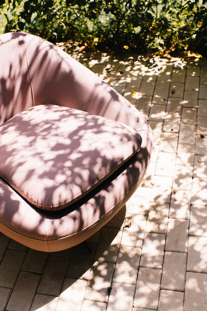 Modern Blush Pink Swivel Cushion Chair with Metal Base - Mahogni Furniture.