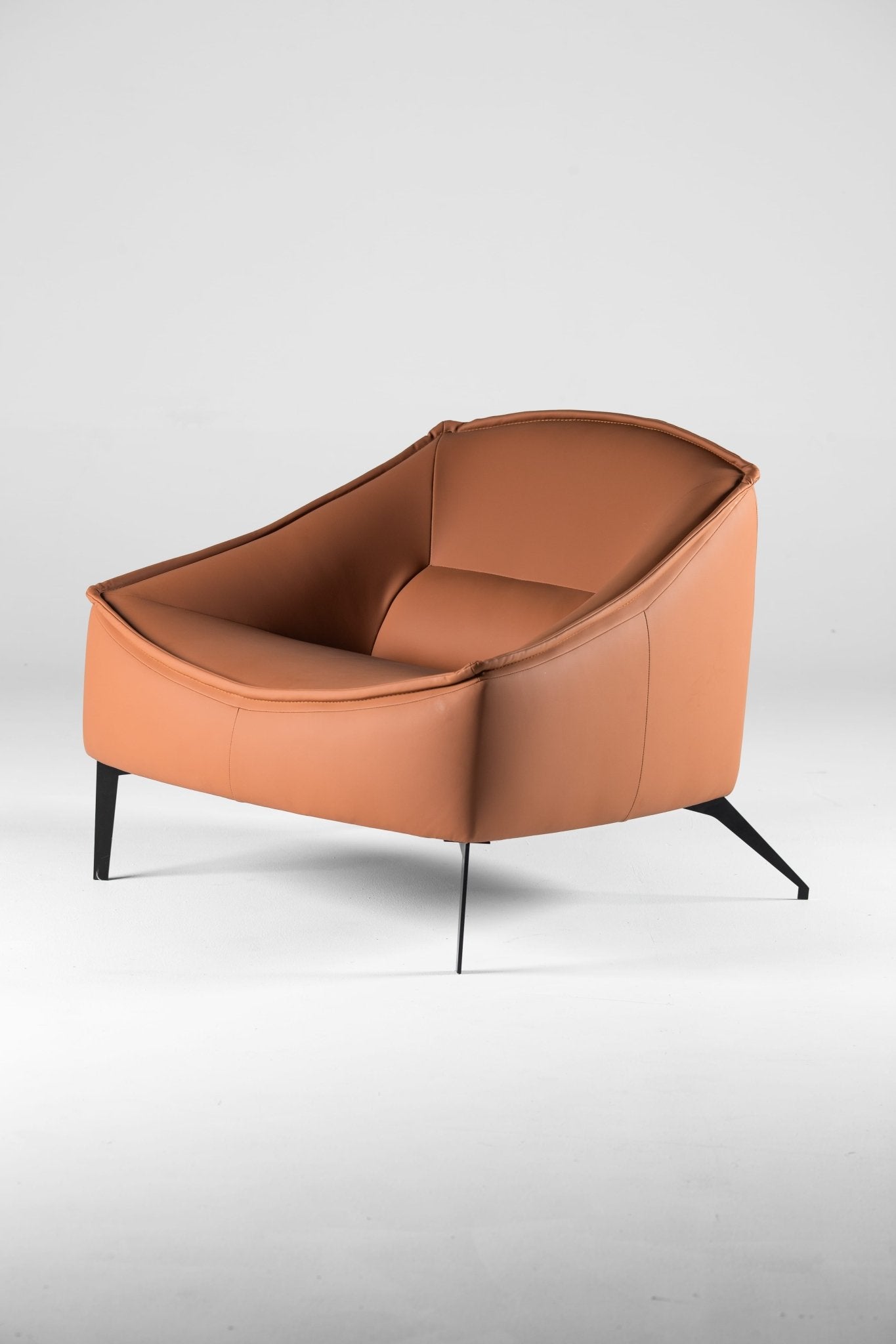 Draper Chair | Modern Tan Leather Lounge Armchair | Mahogni