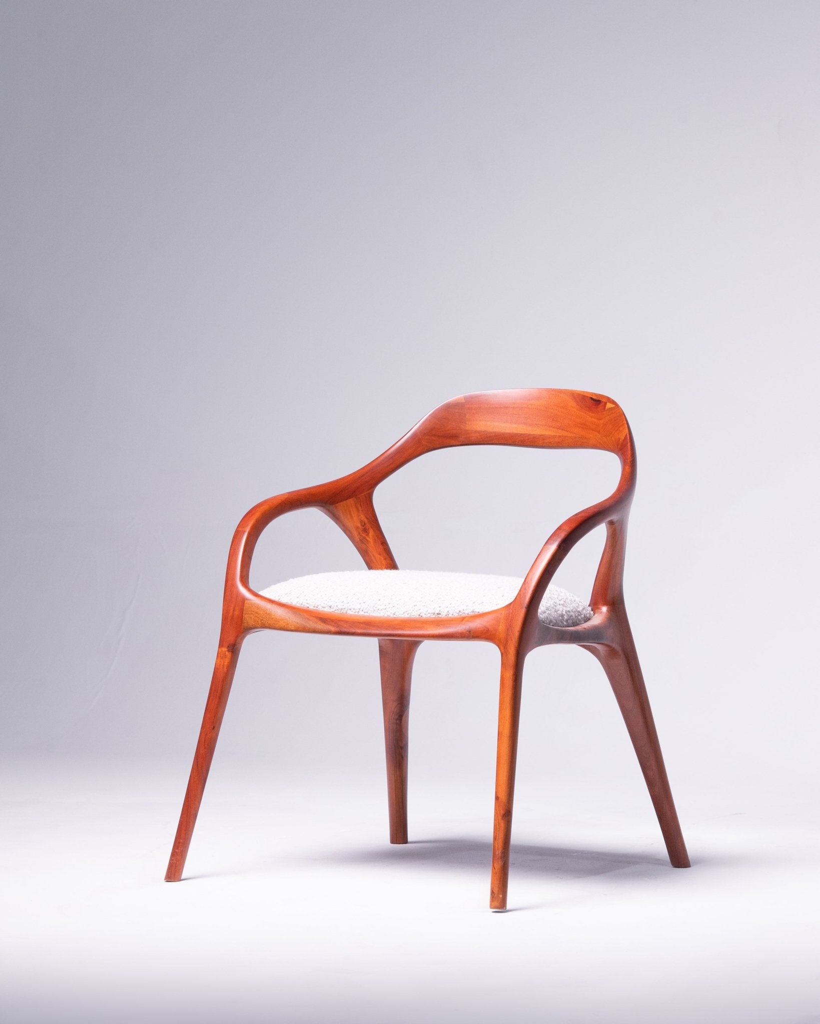 Bello Modern Solid Wood Armchair | Bouclé Accent Chair | Mahogni